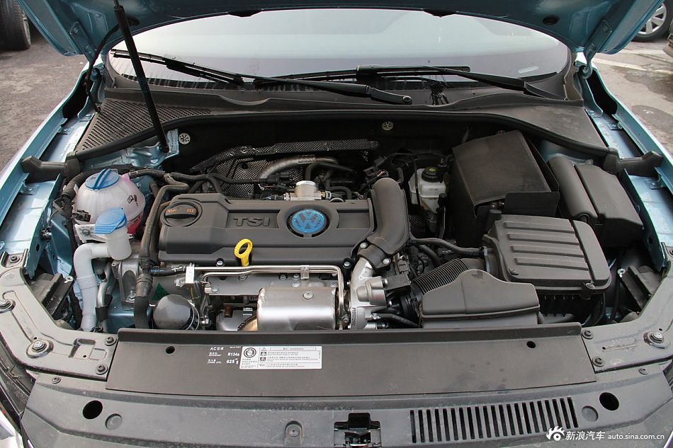 帕萨特和迈腾外观图片对比哪个好_帕萨特和迈