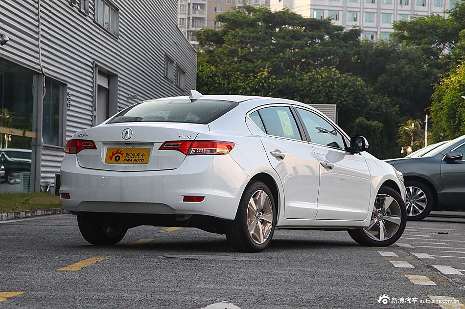 2013款讴歌ILX 2.0L自动精锐版