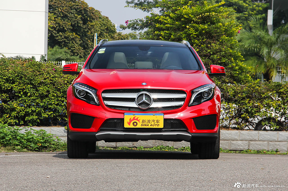 2015款奔驰GLA260 2.0T自动4MATIC 运动型