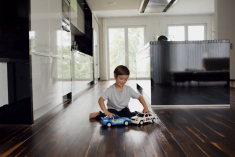 还治不了你了熊孩子！奔驰另类安全广告