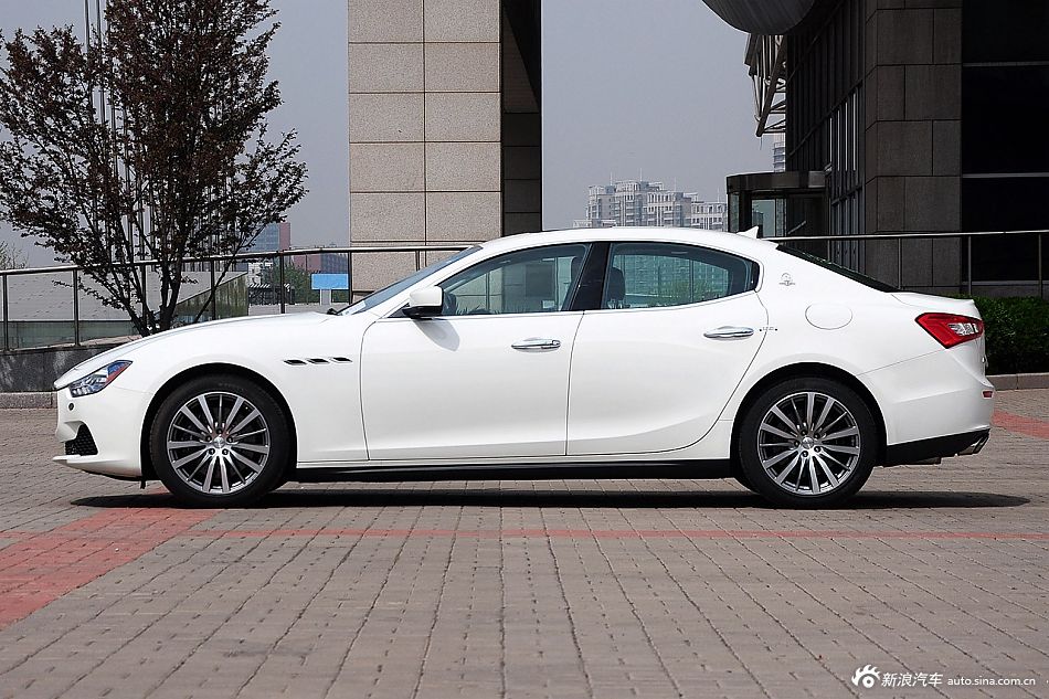 新浪汽车实拍2014款玛莎拉蒂Ghibli SQ4