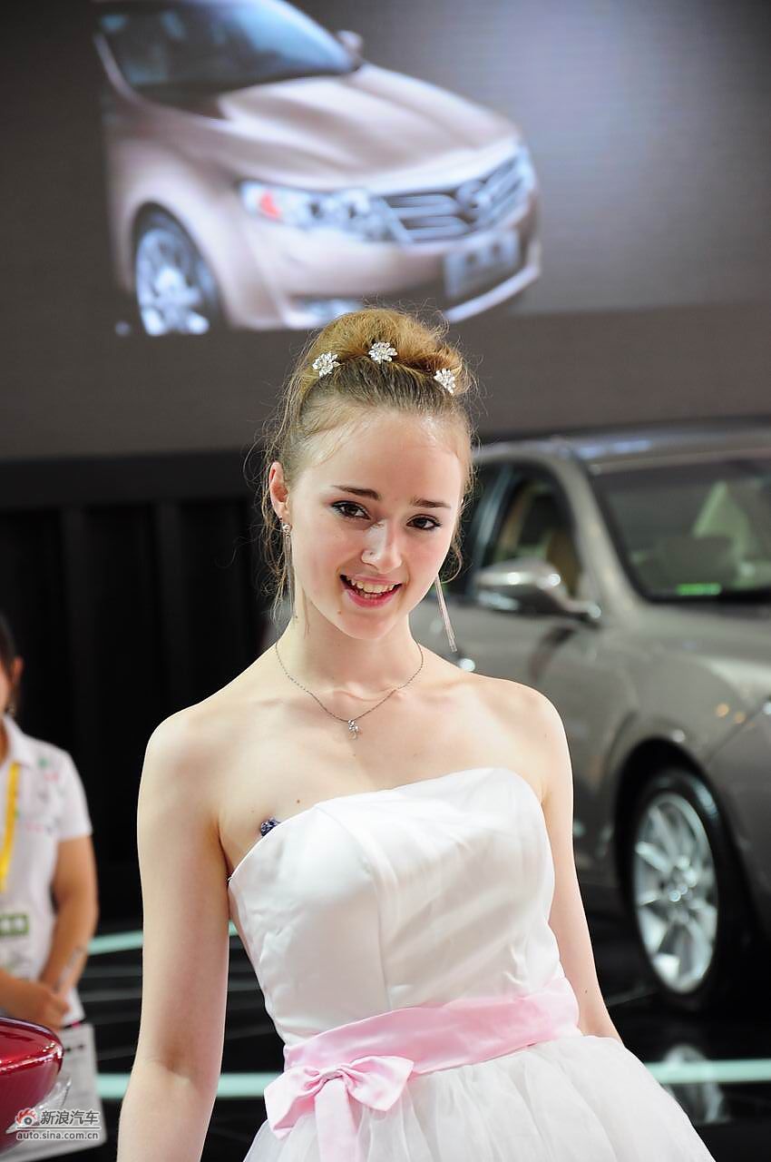 2011哈尔滨国际车展美女模特图