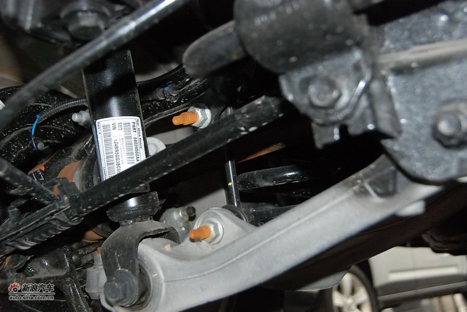 2011款全新Jeep大切诺基豪华版_大切诺基引擎