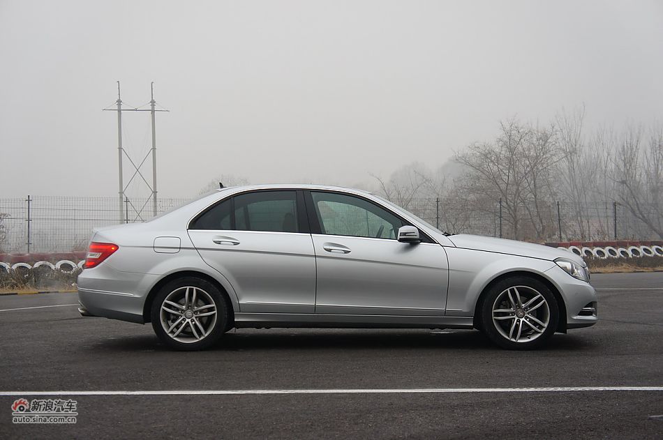 2011款奔驰c300_奔驰c级外观图片11258581
