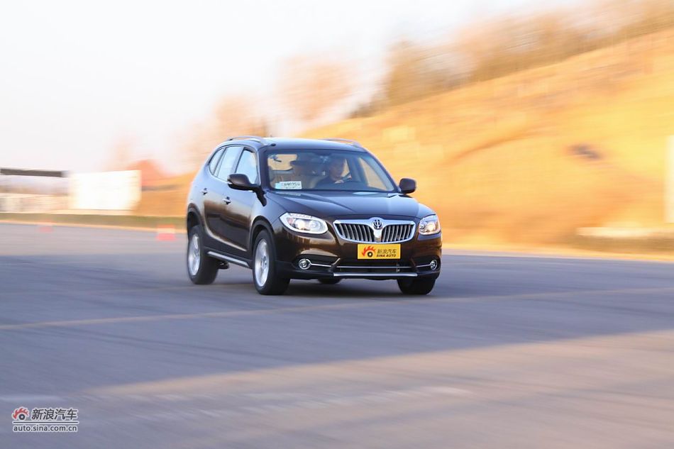 2012款华晨中华v5试车