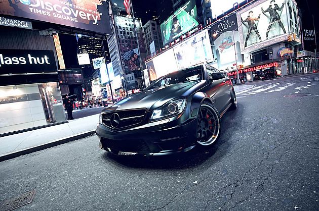 纽约时代广场中的魅影 奔驰C63 AMG Coupe