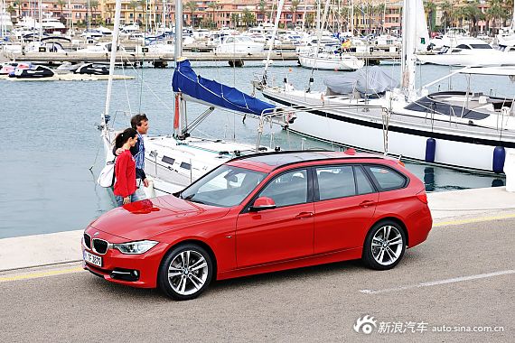 BMW三•八丽人节特惠 购车赠精品拉杆箱