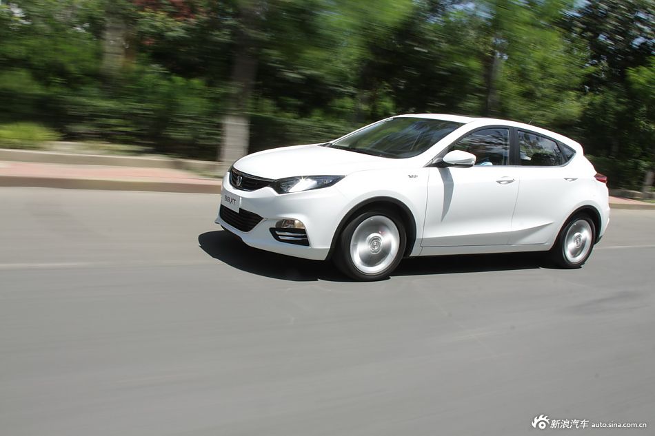 试驾长安致尚xt