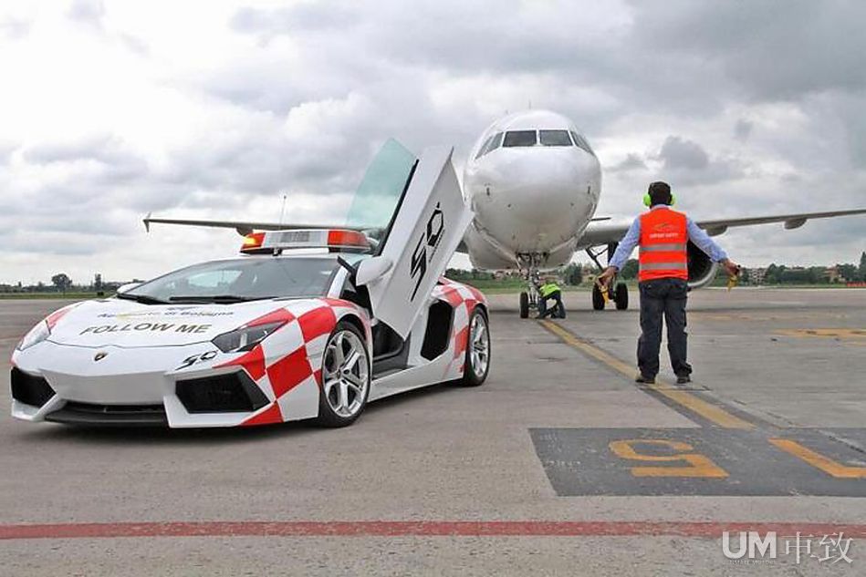 Aventador领航车 兰博基尼在博洛尼亚机场做好