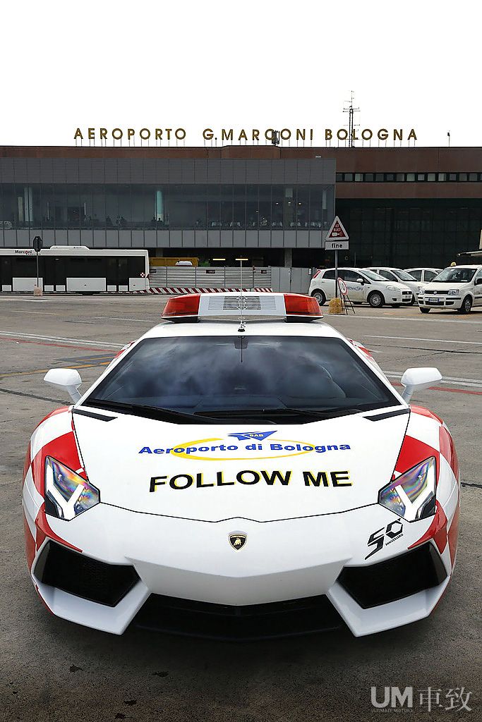 Aventador领航车 兰博基尼在博洛尼亚机场做好