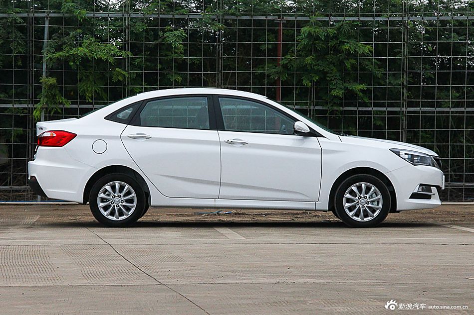 三款10万中国品牌三厢车对比