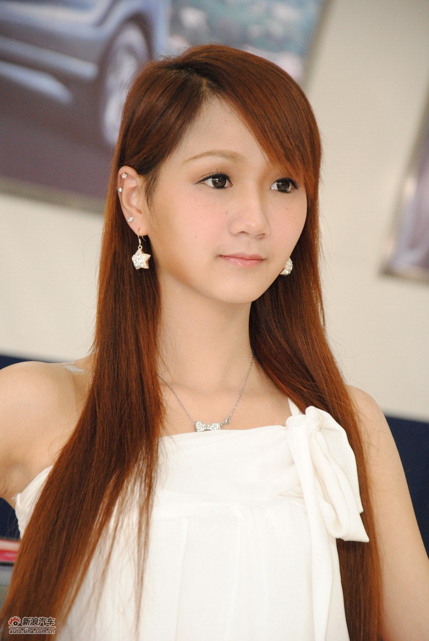 2010南宁车展美女模特图351887