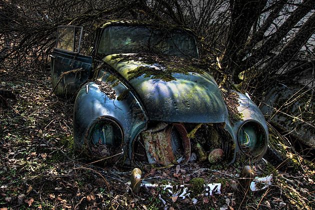 唱一曲挽歌怀念你 汽车坟场解读