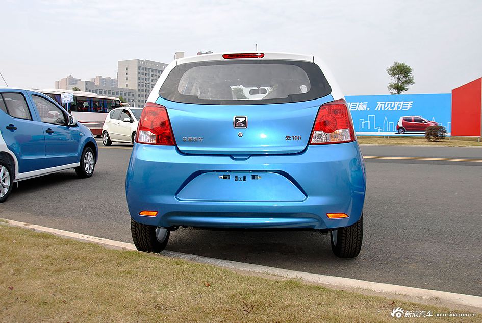 众泰云100纯电动汽车实拍