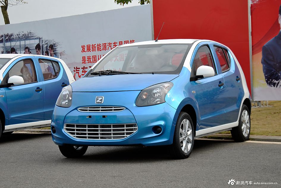 众泰云100纯电动汽车实拍