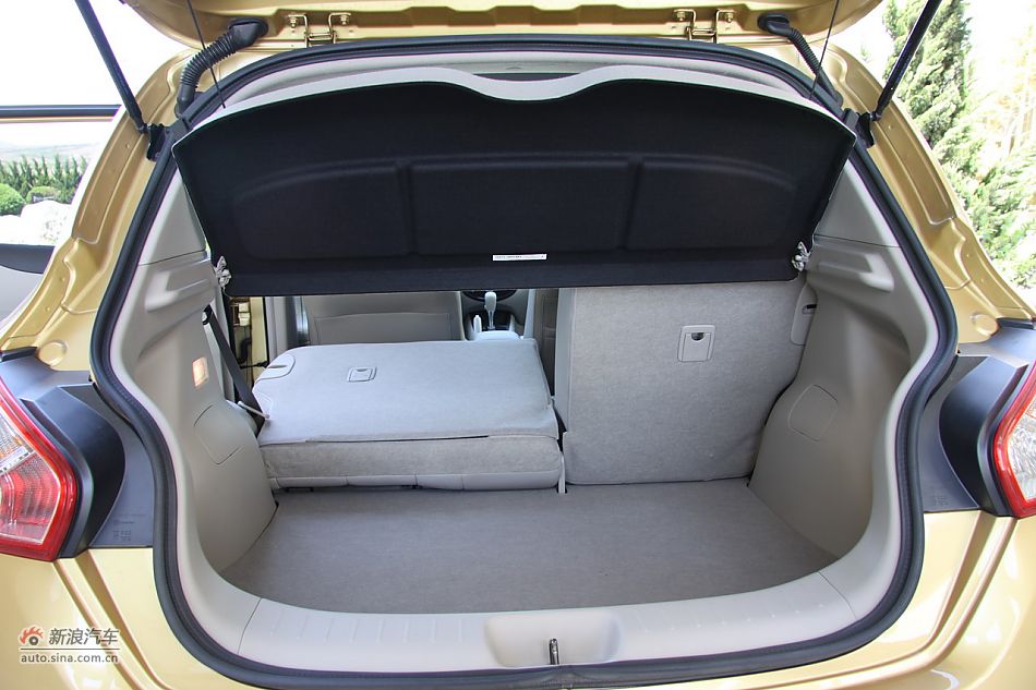 2011款骐达1.6xl-luxury自动豪华版座椅空间