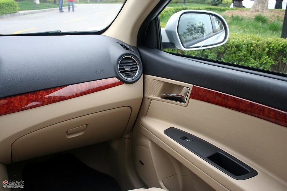 上海汽车荣威350内饰实拍_350内饰功能图片2