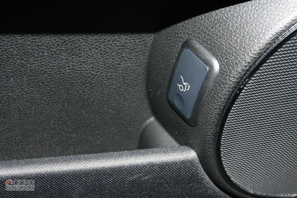 2010款奔驰c200 cgi_奔驰c级内饰功能图片20