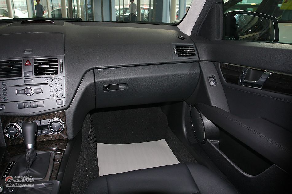 2010款奔驰c200 cgi_奔驰c级内饰图片202903