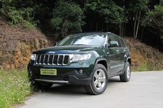 新浪汽车体验试驾全新切诺基