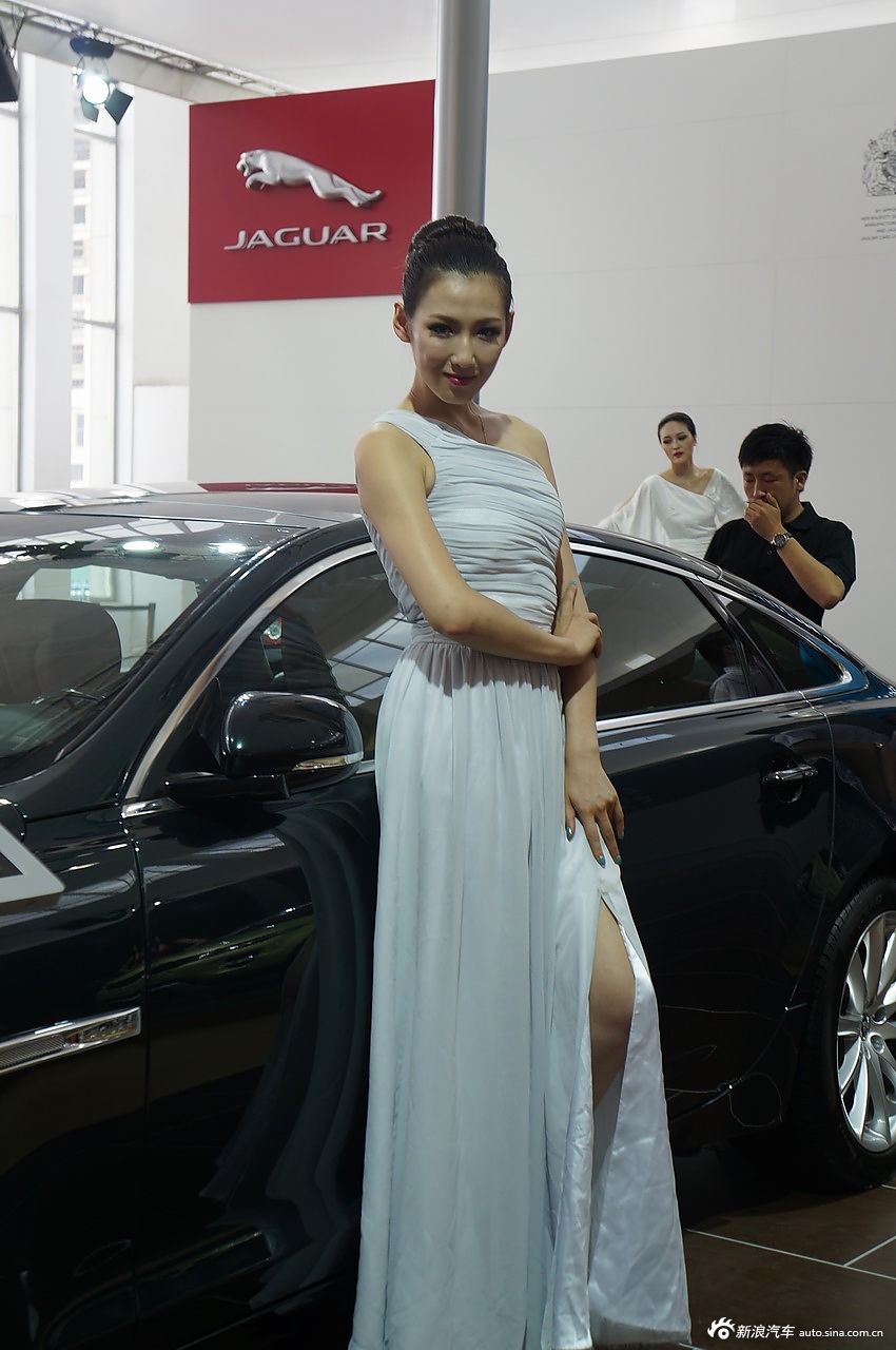 2012呼和浩特车展美女模特高清图_17419049_汽车图库_新浪汽车_新浪网
