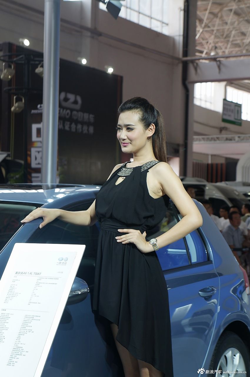 2012呼和浩特车展美女模特高清图_17419078_汽车图库_新浪汽车_新浪网