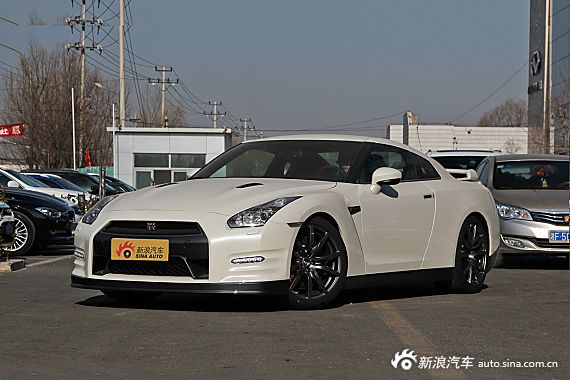 热销中 GT-R新浪购车最高直降0.46万