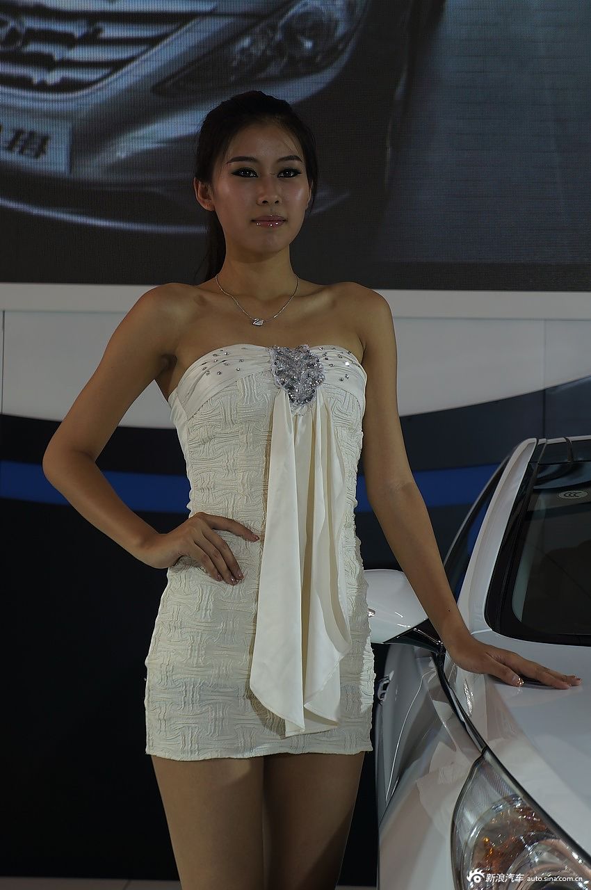 2012呼和浩特车展美女模特高清图_17419168