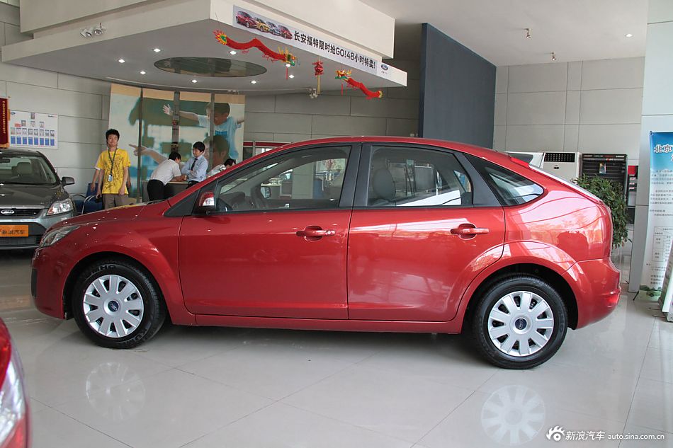 2012款福克斯经典两厢到店实拍_福克斯外观图