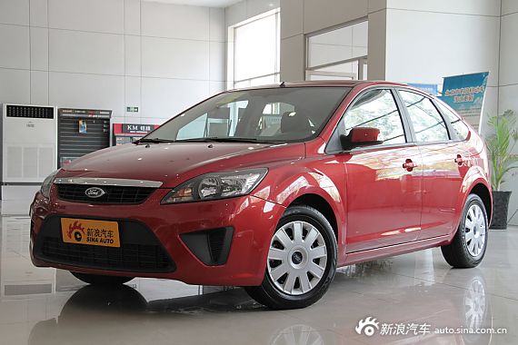 福克斯经典款购车优惠8000元 现车供应