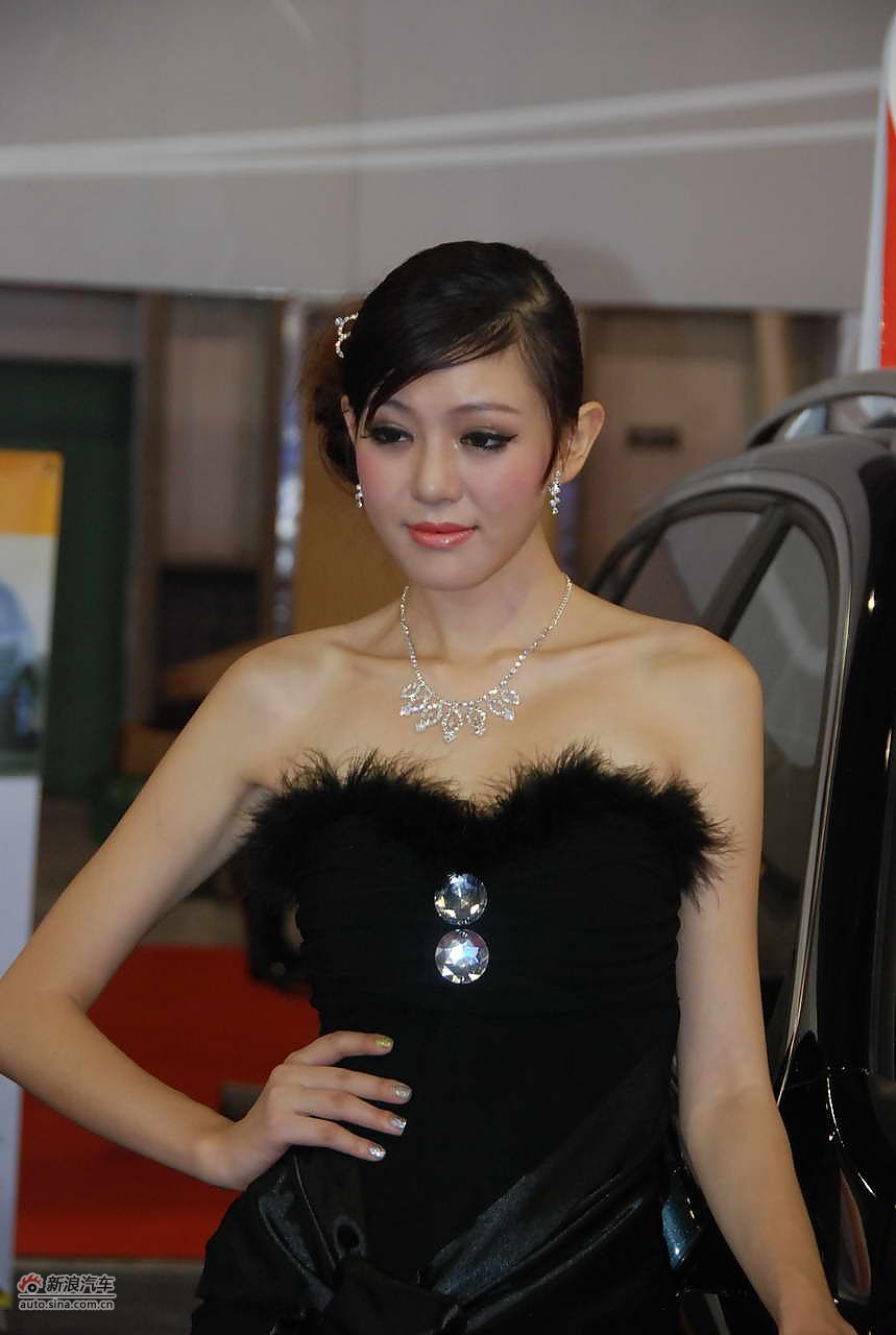 2011东莞车展美女车模