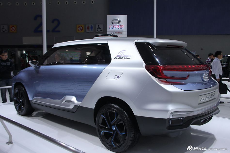 国产无人驾驶电动车现世