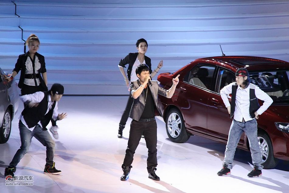 现场歌唱表演_理念S1图片5179248_汽车图库