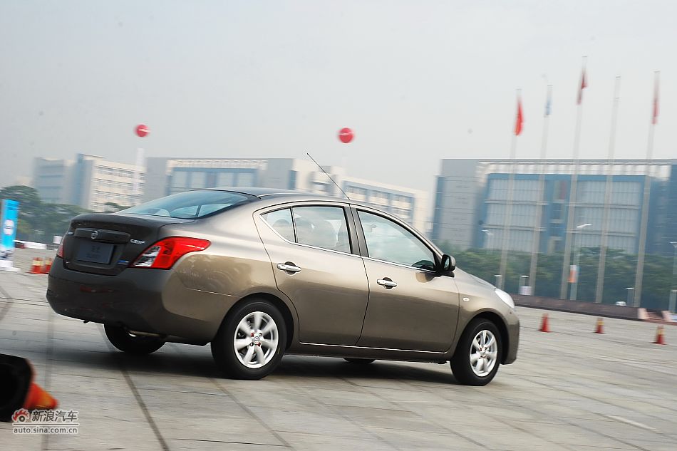 东风日产<em>新阳光</em>试驾_<em>新阳光图片</em>3829264_汽