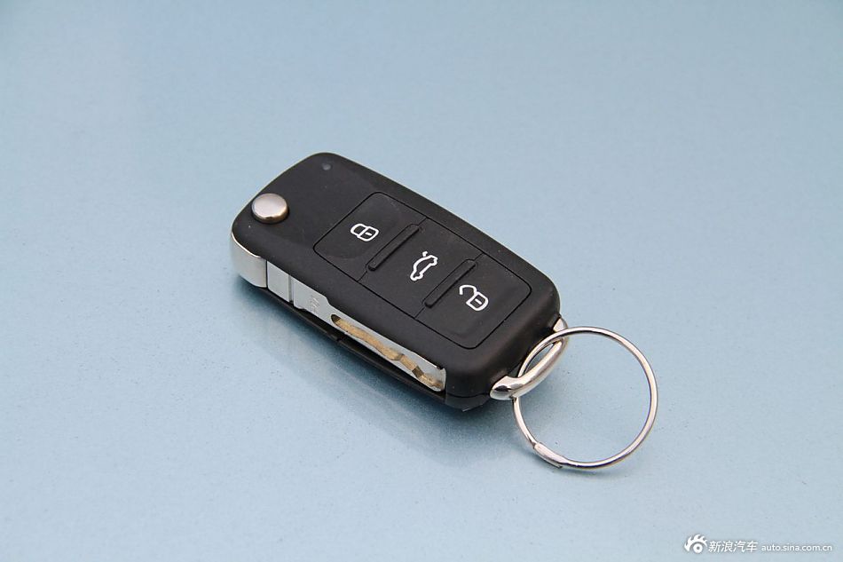 帕萨特和迈腾外观图片对比哪个好_帕萨特和迈