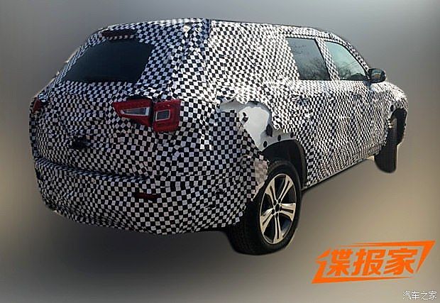 长安中型SUV CS95谍照