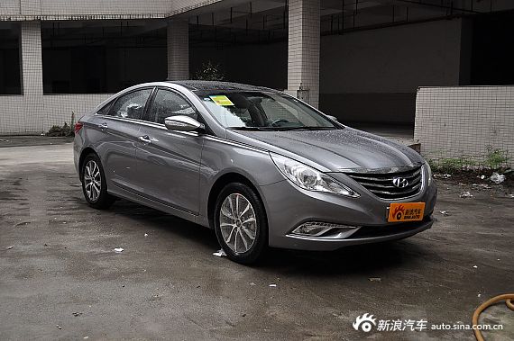 索纳塔八现金优惠2万元 店内现车充足