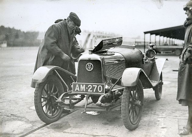 独步天下 阿斯顿马丁百年艺术造车史