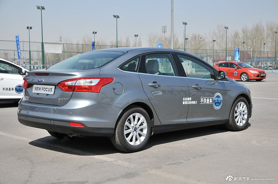 2012款福特新福克斯_福克斯图片14939331