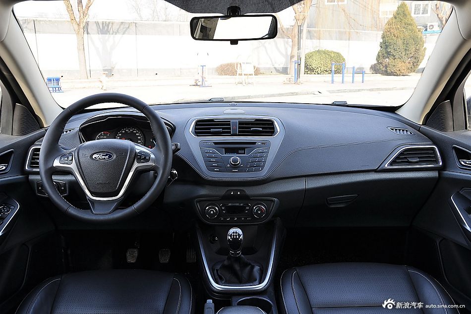 2015款福睿斯1.5L自动舒适型