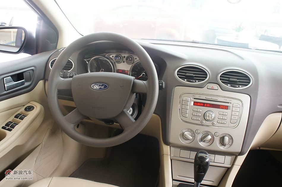 2011款福克斯三厢1.8自动时尚型内饰及细节_