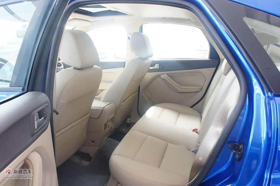 2011款福克斯两厢1.8自动时尚型空间_福克斯