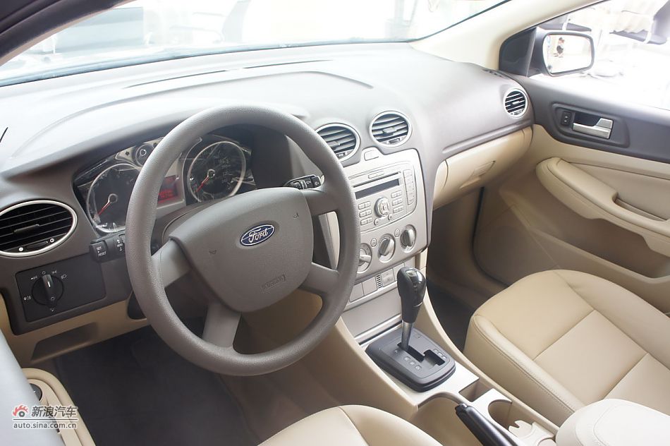 2011款福克斯三厢1.8自动时尚型内饰及细节_