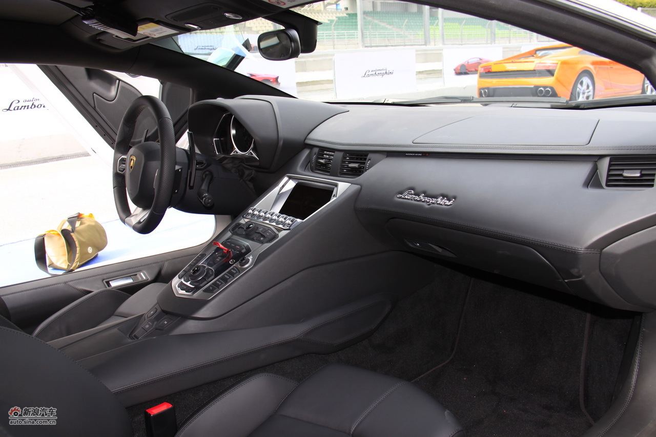 兰博基尼aventador lp700-4内饰