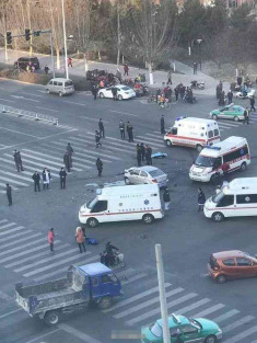 内蒙古中学门口发生严重车祸 肇事司机撞死多人自杀
