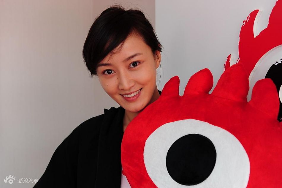 著名影星赵子琪光临新浪汽车展台_282250_汽