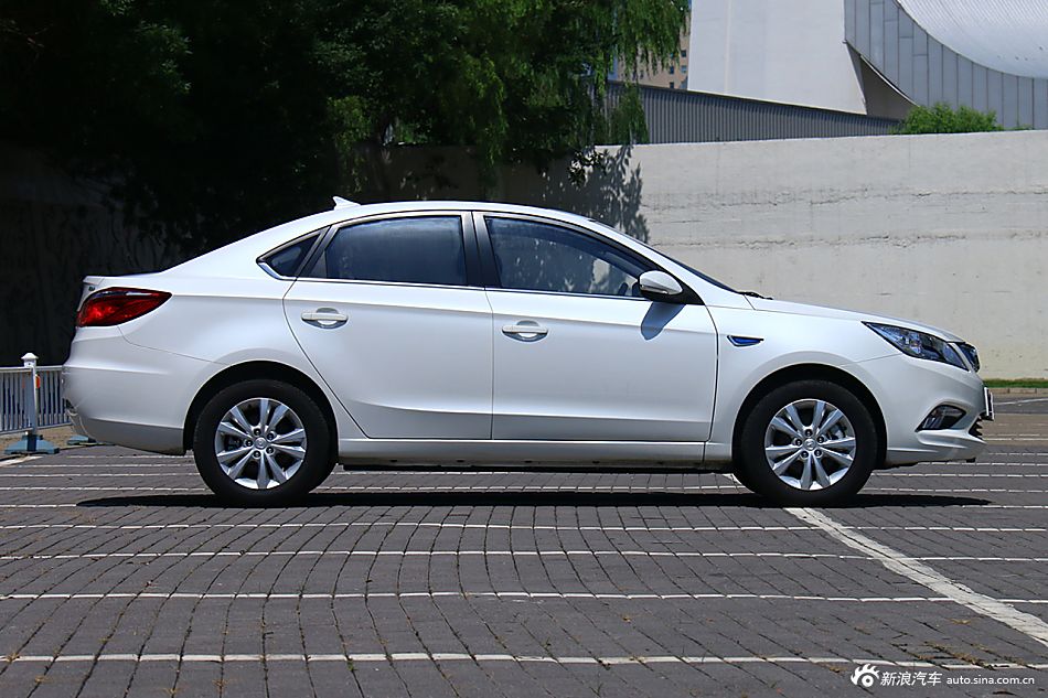 节能更炫酷 实拍长安逸动EV