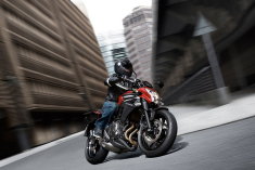 川崎经典肌肉街车ER-6N高清组图欣赏