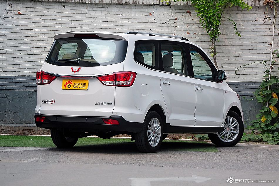 微车升级 抢先实拍新款五菱宏光S1
