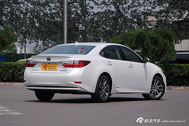 2015款雷克萨斯ES 300h